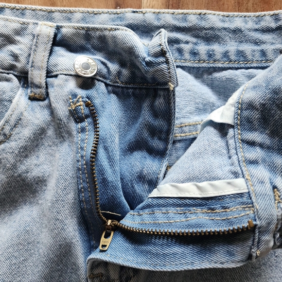 2/20$ Shein light blue washed asymmetric mini jeans skirt, size XS - Picture 7 of 13